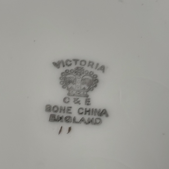 Victoria C & E Bone China England 8.25” plate Lilly of the Valley - Picture 7 of 7